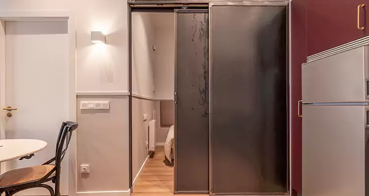 We Fix Closet Sliding Door in Pinellas Park, FL 