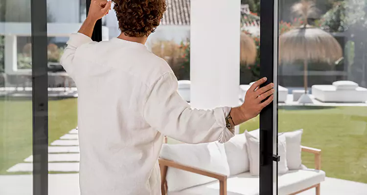 Sliding Screen Door Maintenance for Closing Issues in Pinellas Park, FL