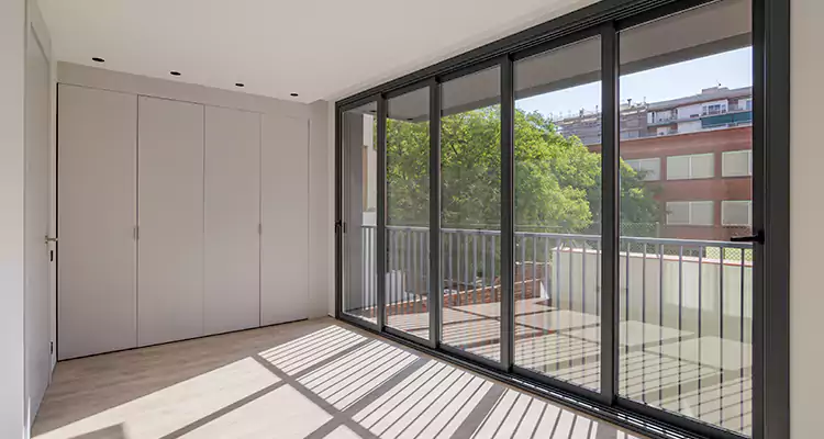 Fix Sliding Screen Door Track in Pinellas Park, FL